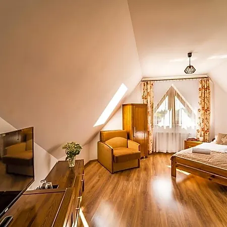 Miodowy Dworek Guest house 3*