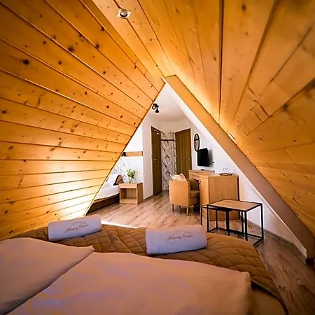 Guest house Miodowy Dworek 3*