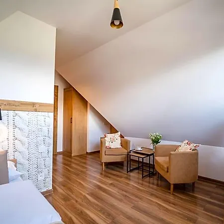 Miodowy Dworek Guest house