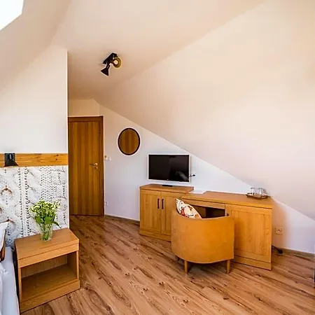 Guest house Miodowy Dworek 3*